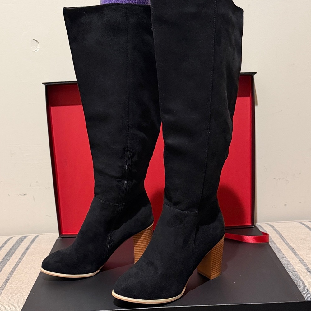 NWOB Elegant Black Faux Suede Heeled Boots for Women